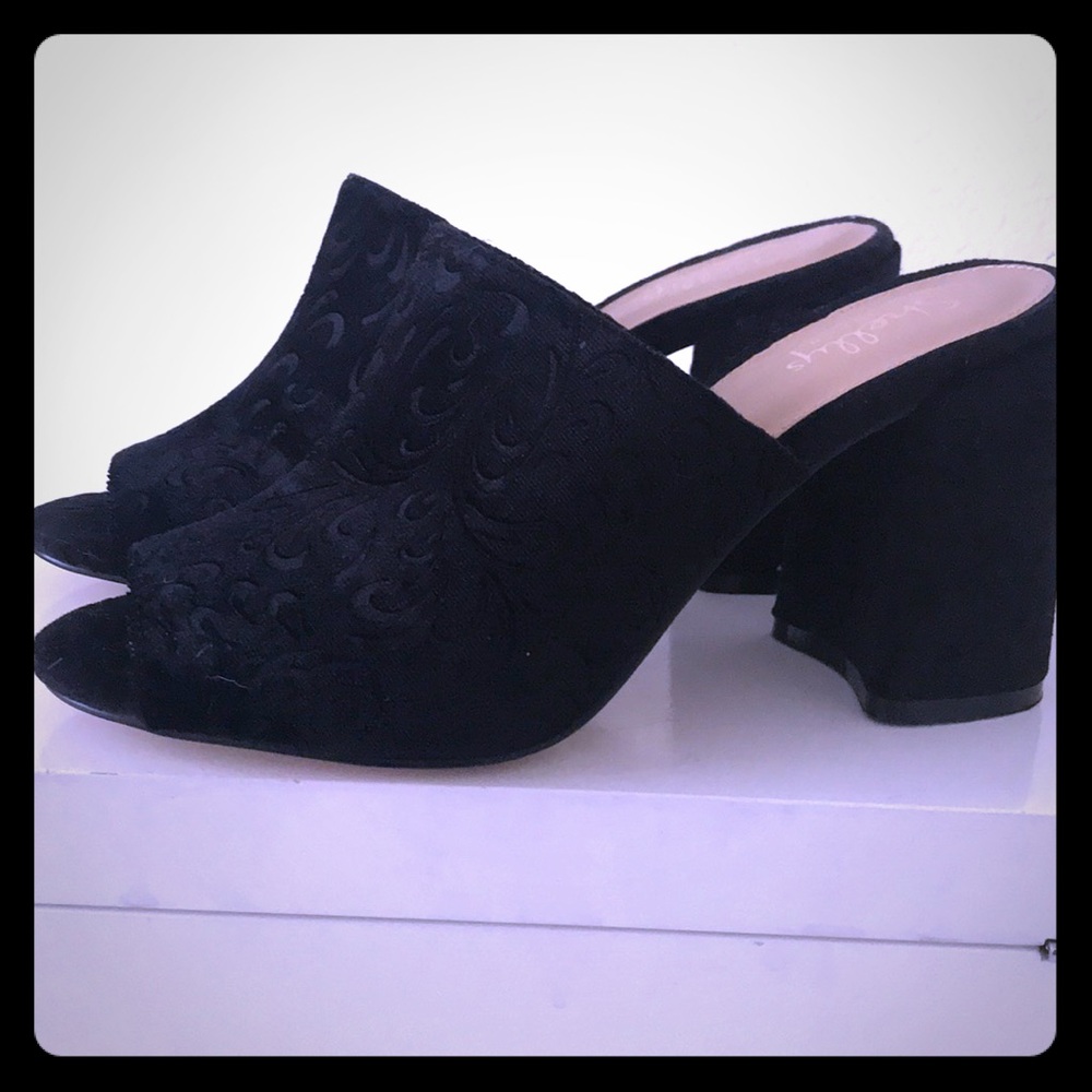 Shellys London velvet jacquard slide